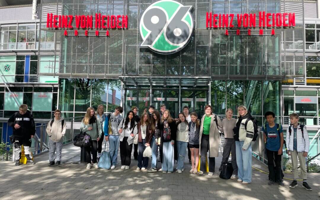 Ein Blick hinter die Kulissen: Stadionführung der 7. Klasse bei Hannover 96
